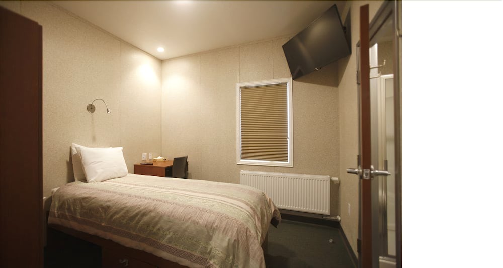 Arctic Oilfield Hotel - photo 3