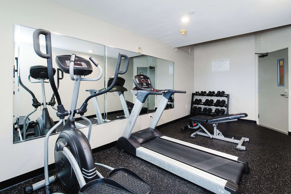 Quality Suites Houston Hobby Airport - photo 20