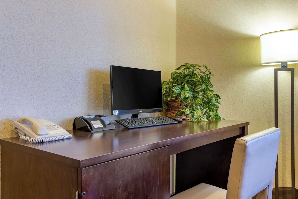 Comfort Inn & Suites Pittsburg KS - photo 48