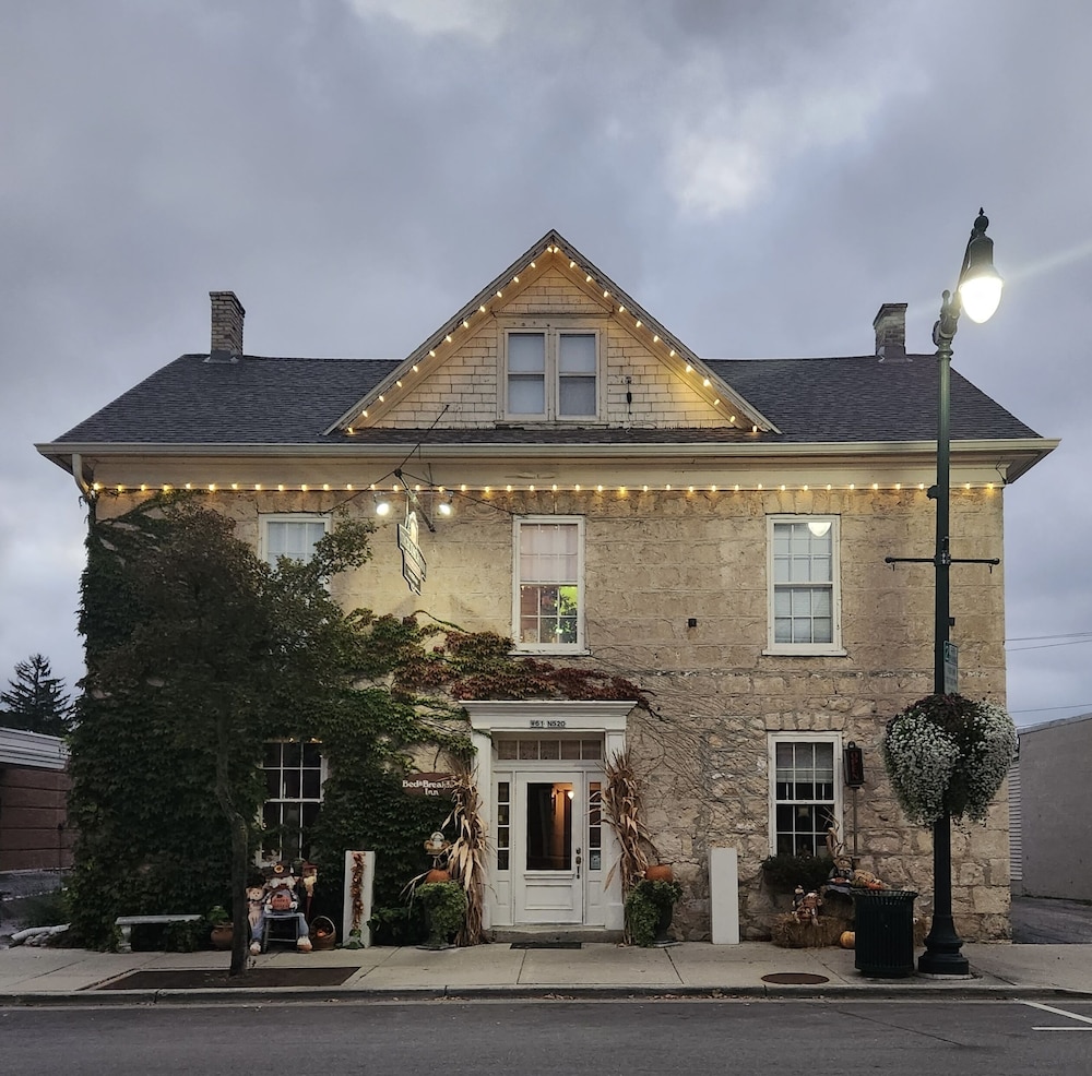 The Stagecoach Inn Bed & Breakfast and Five20 Social Stop - featured photo