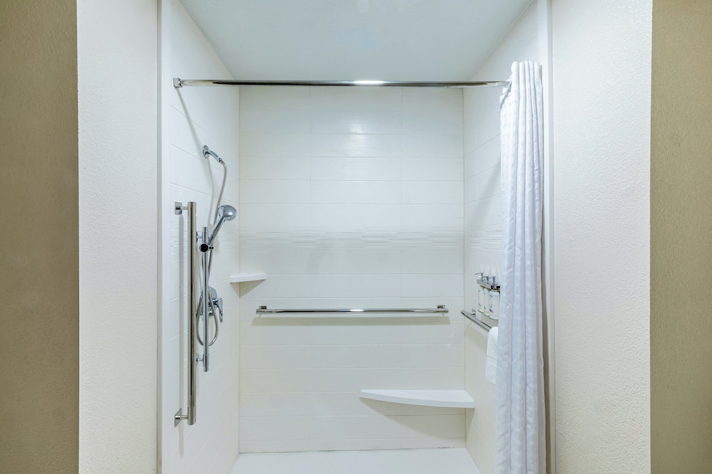Candlewood Suites Wichita Northwest - photo 33
