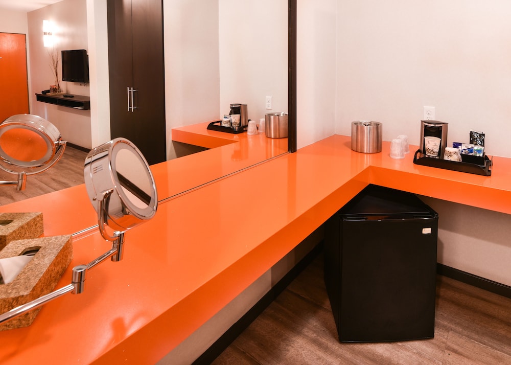 The Tangerine A Burbank Hotel - photo 18