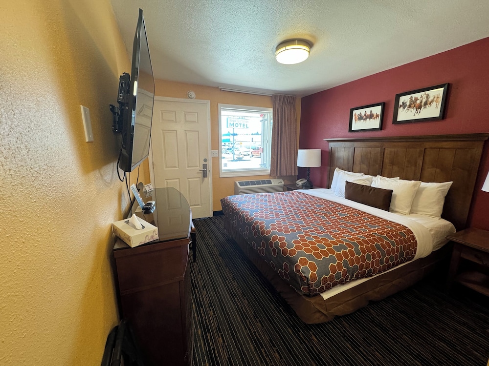 The Royal Victorian Motel - photo 32