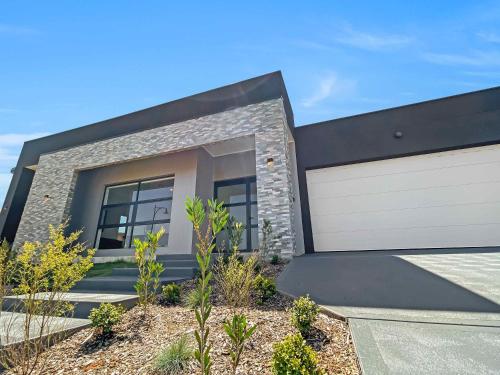 Casa Divina — 4-Star Luxury Hotel in Pokolbin, Australia