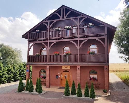 Gościniec Piast Pokoje i Camper Park — hotel in Brzeznio