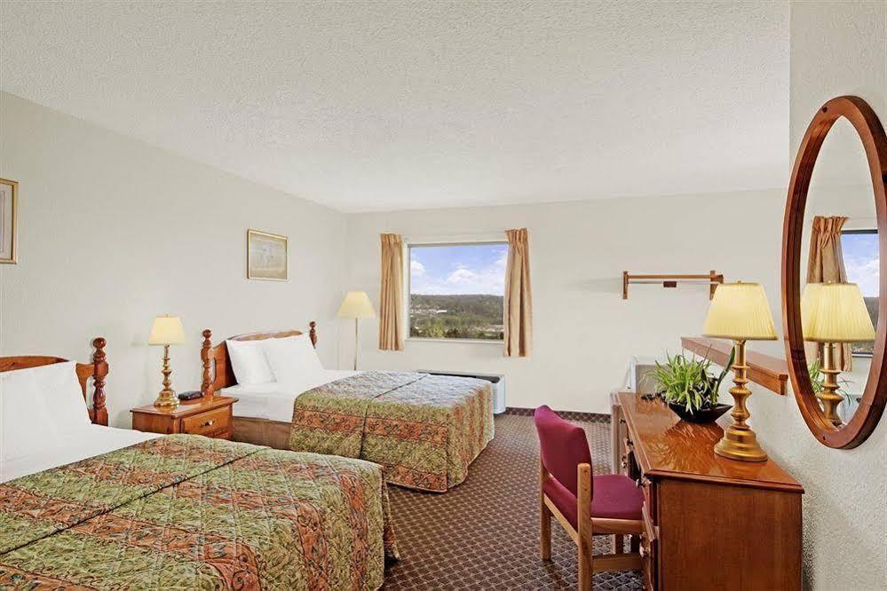 Americas Best Value Inn & Suites - photo 8