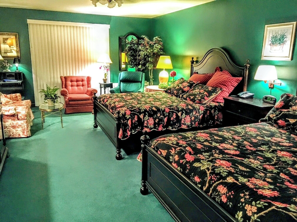 Victorian Inn Elkhart Lake Wisconsin - photo 34