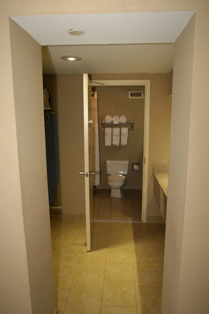 Liyo Inn Clinton - photo 16