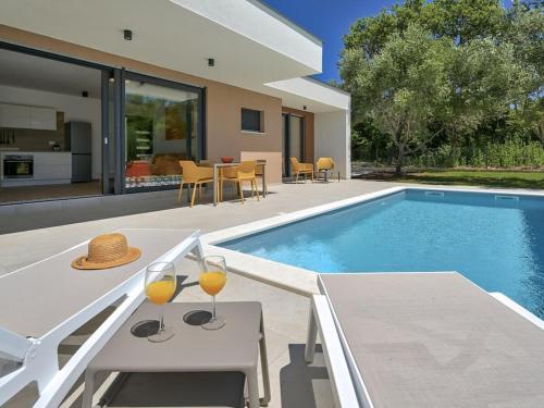 Solis with heated pool — Liznjan — photo 4