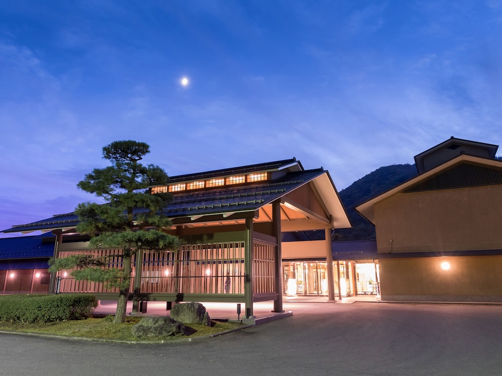 Hanamaki Onsen Kashoen — 4-Star Luxury Hotel in Hanamaki, Japan