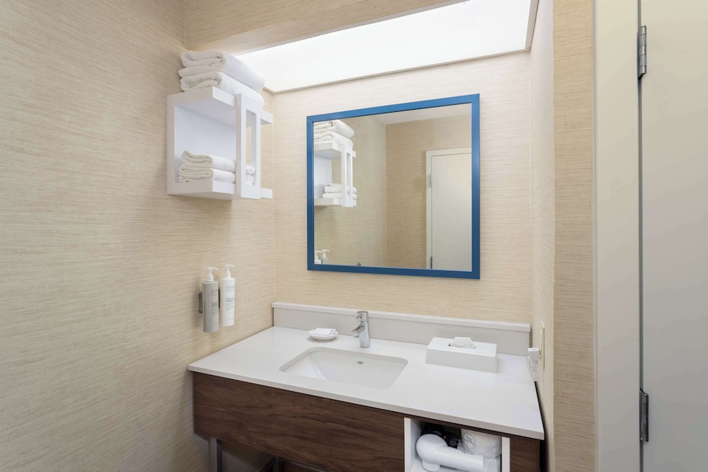 Hampton Inn Buffalo South I 90 - photo 20