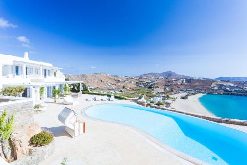 Beachfront Luxury Villa Santa Barbara — 4-Star Luxury Hotel in Mykonos, Greece