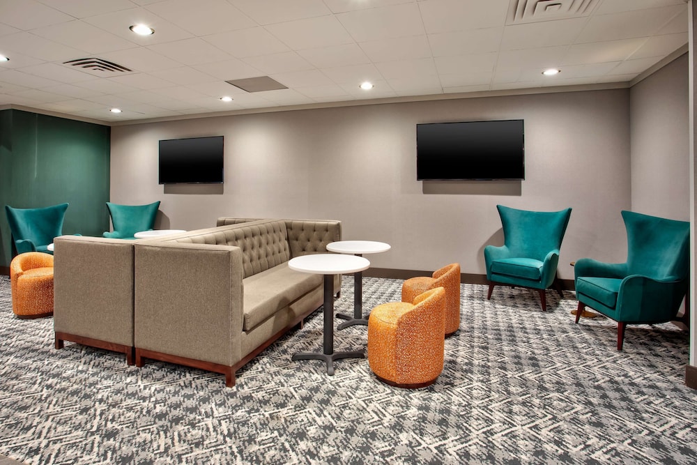 DoubleTree by Hilton Lansing - photo 34