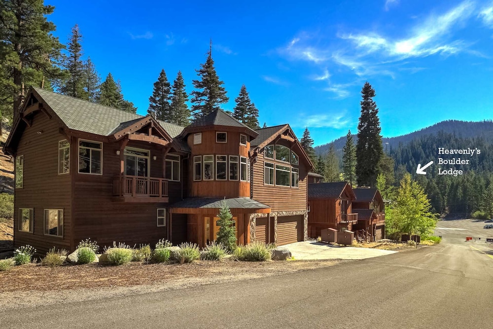 Heavenly Mountain Chalet Skiing Pets Hot tub — 4-Star Luxury Hotel in South Lake Tahoe, United States