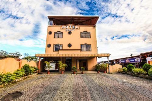 Hotel Colonial — hotel in Puyo