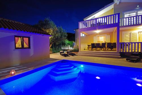Villa Iva private pool — 4-Star Luxury Hotel in Kastel Novi, Croatia