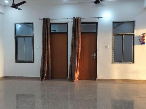 Trigun Palace — Etawah