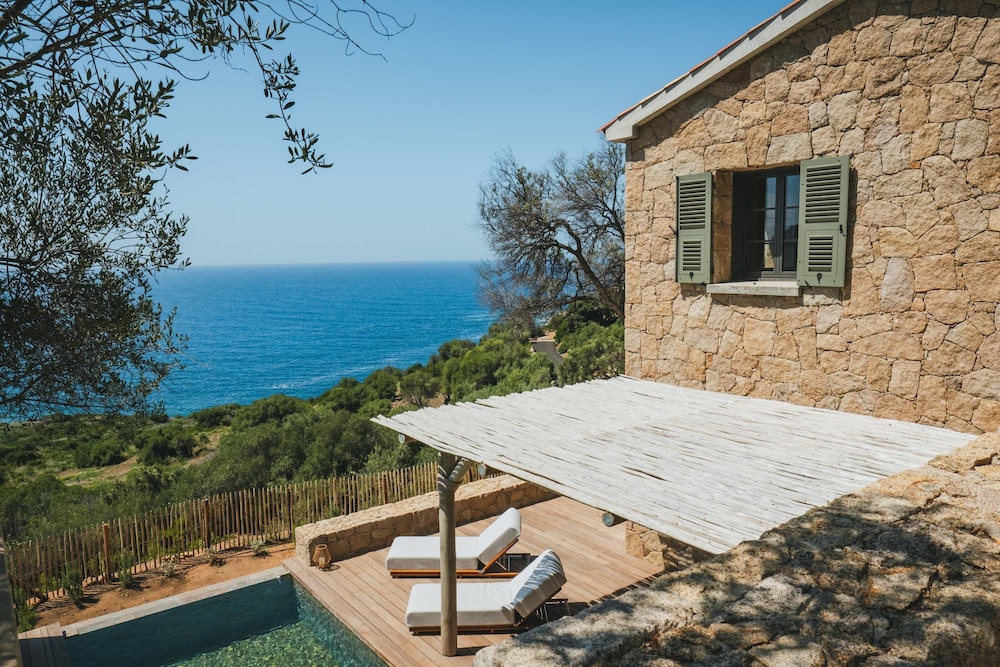 Luxury Villa a Nepita Beach Access Through the Maquis — 4-Star Luxury Hotel in Cargese, France
