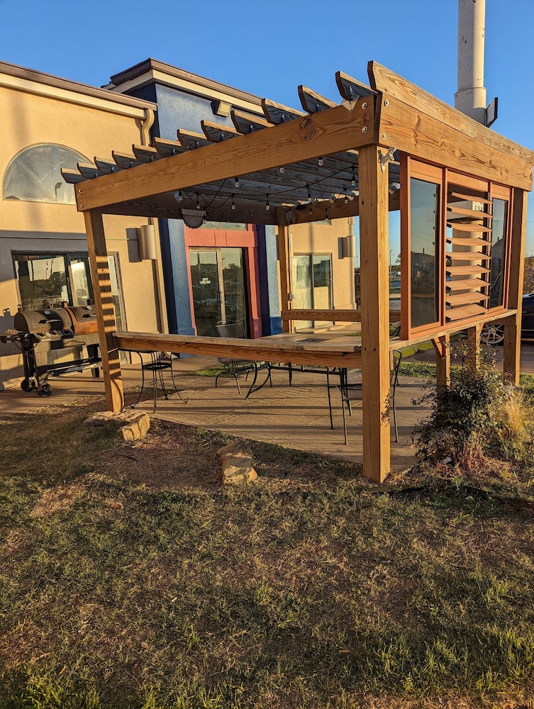 Executive Inn and Suites Wichita Falls - photo 40