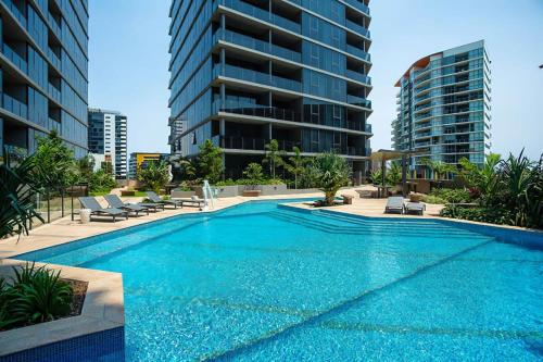 Resort Living 2BR with Pool Spa Gym & Parking