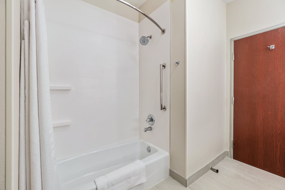 Holiday Inn Express Suites Van Buren Ft Smith Area by IHG - photo 45