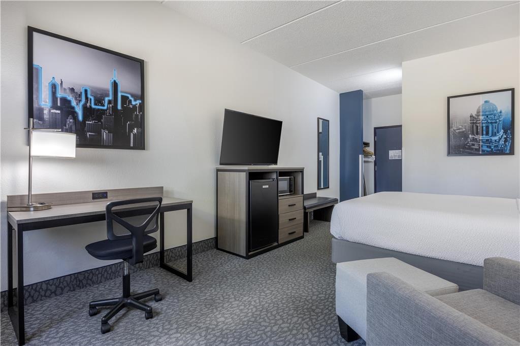 Best Western Bolingbrook Hotel - photo 11
