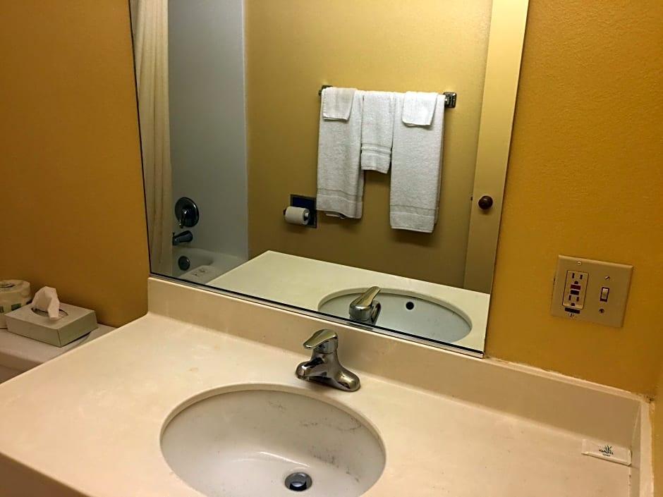 Americas Best Value Inn & Suites East Toledo Millbury - photo 21