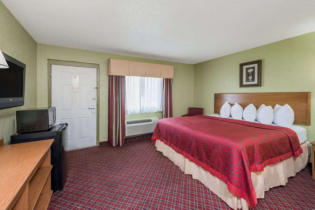 Days Inn & Suites by Wyndham Springfield on I 44 - photo 8