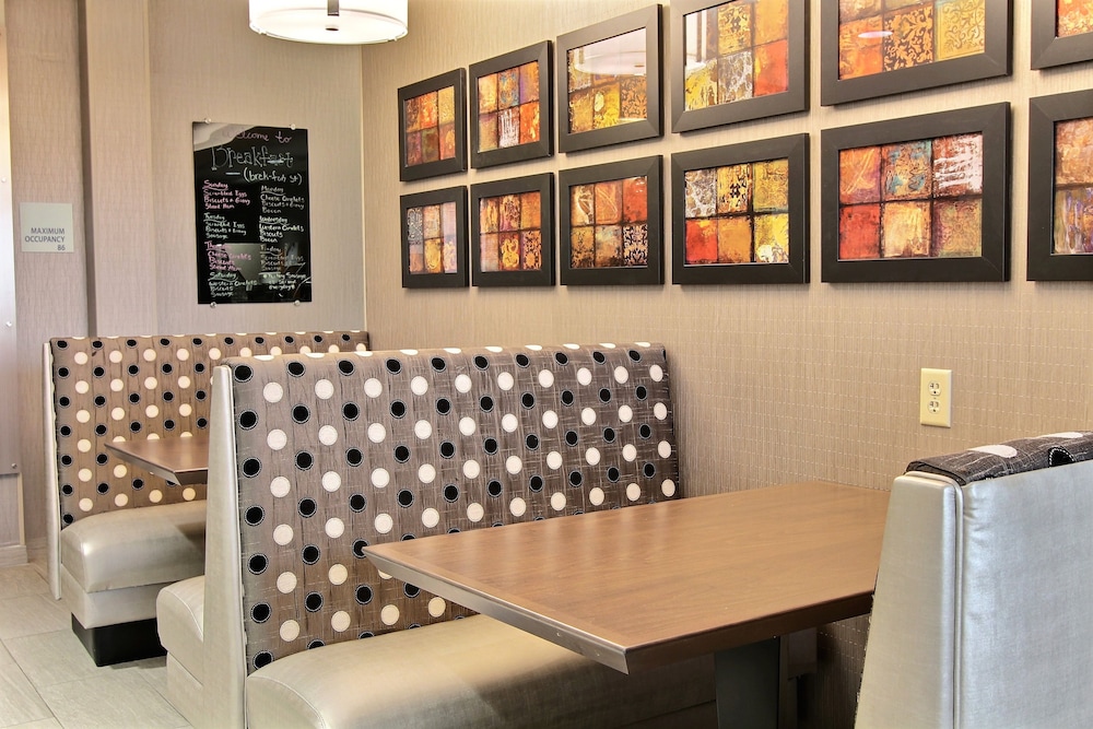Holiday Inn Express Fargo West Acres by IHG - photo 48