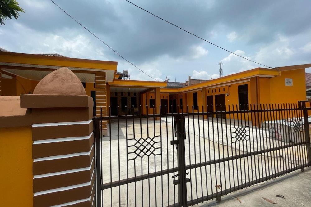 Hotel O Neva Guest House SyariahNearWaduk Cipta Karya in Pekanbaru, Indonesia