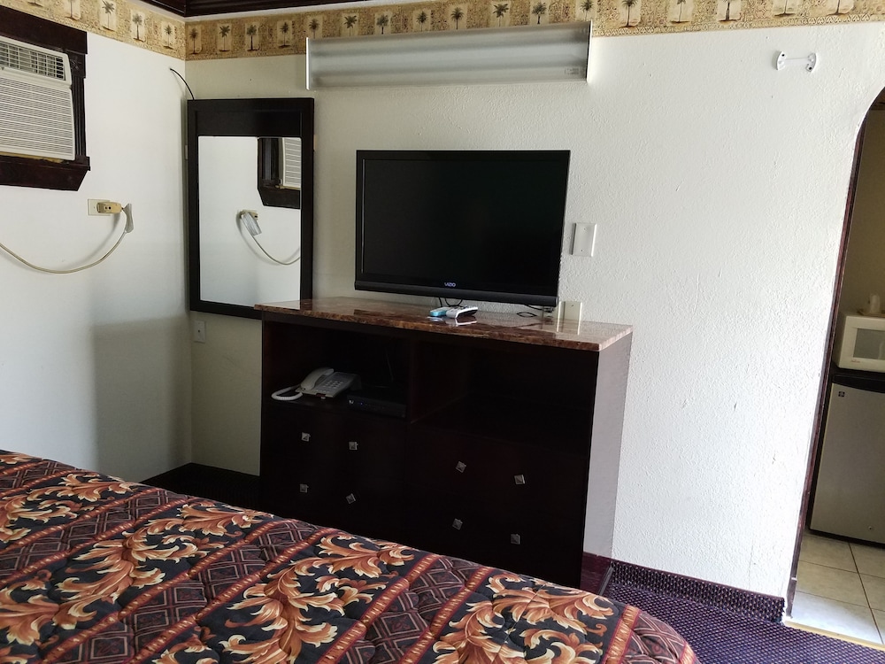 Luxury Inn & RV Park - photo 5