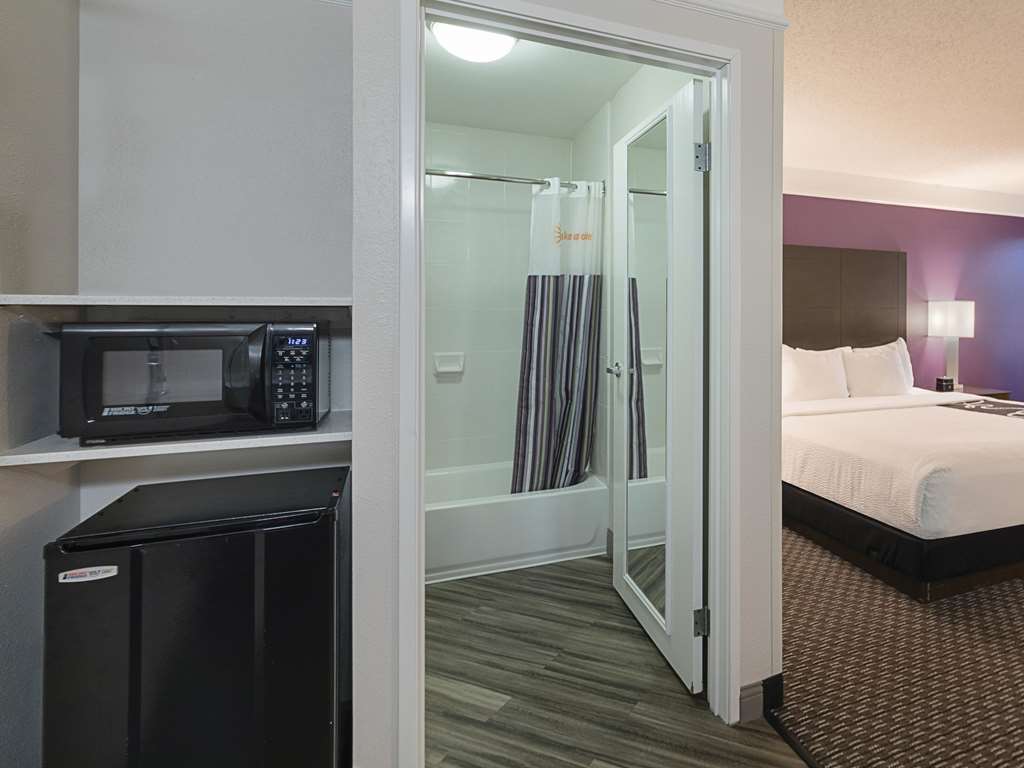 La Quinta Inn & Suites by Wyndham Austin Round Rock - photo 13