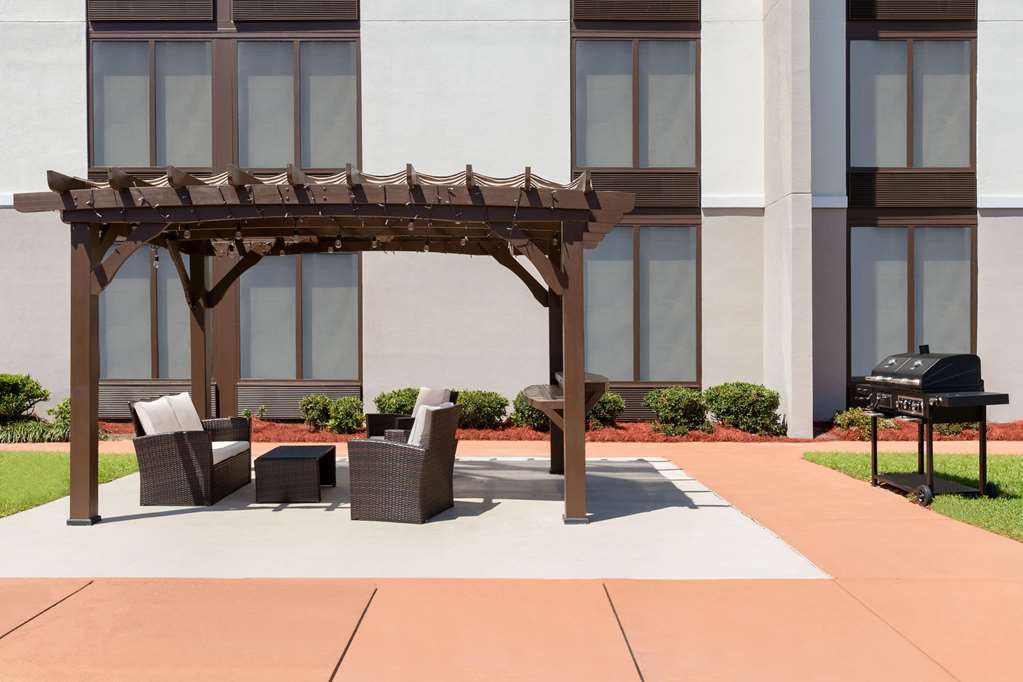 La Quinta Inn & Suites by Wyndham Dothan - photo 45