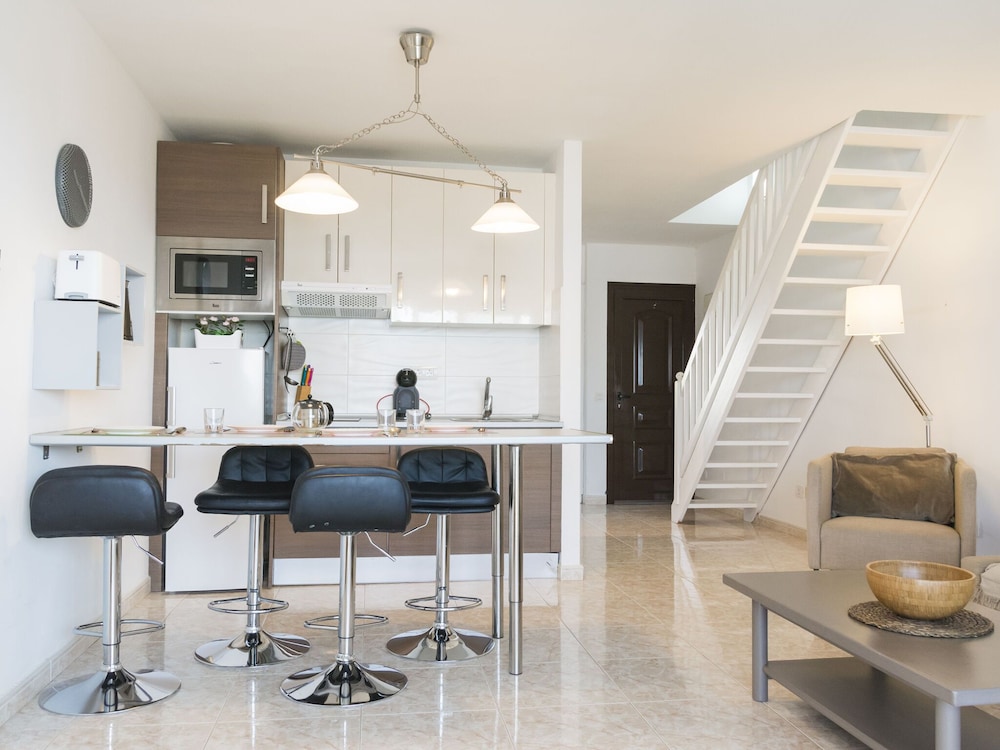 Daruma Apartments 3 Bedroom Penthouse With Sea Views — 4-Star Luxury Hotel in Costa Teguise, Spain