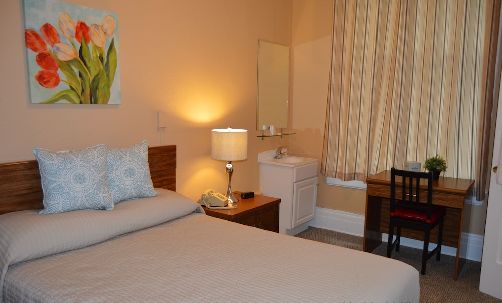 SF Plaza Hotel - photo 11