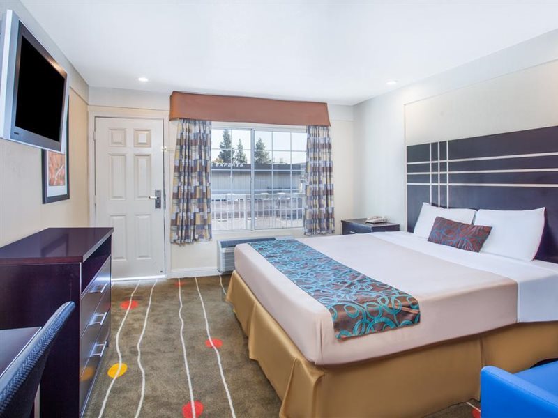 Travelodge by Wyndham Fresno Yosemite Area - photo 7