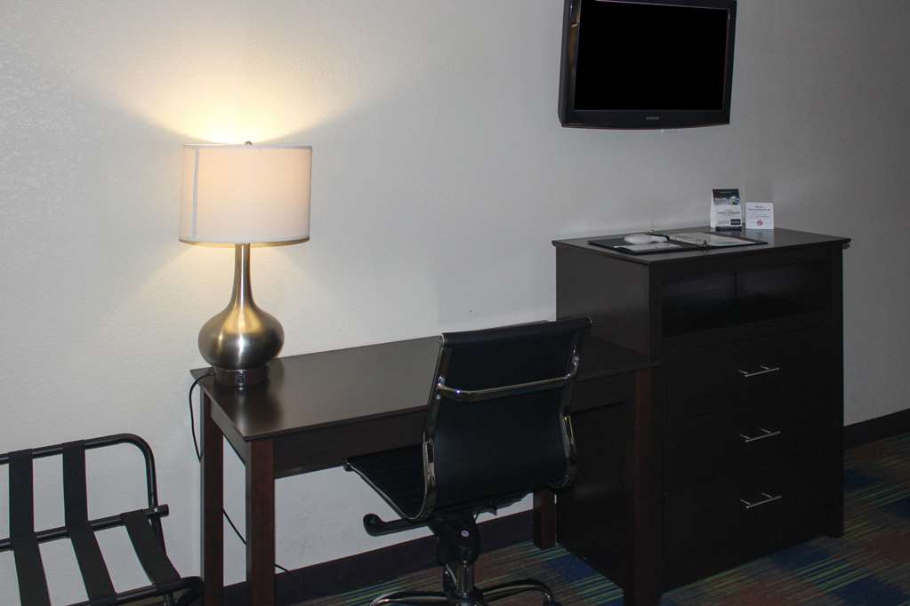 Quality Inn North Vernon near Hwy 50 - photo 17