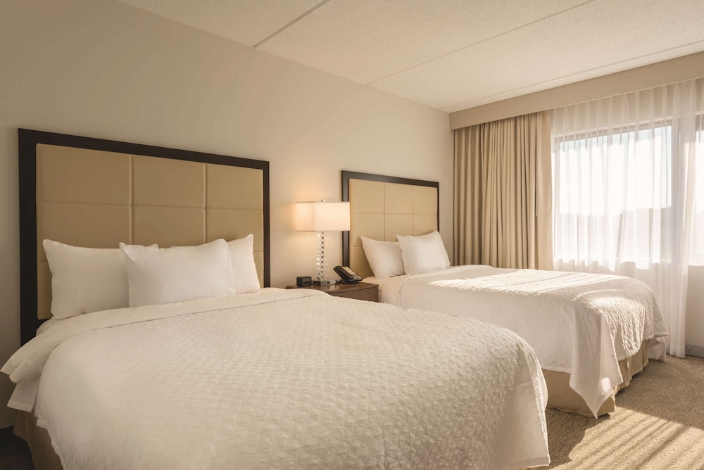 Embassy Suites by Hilton Milwaukee Brookfield - photo 18