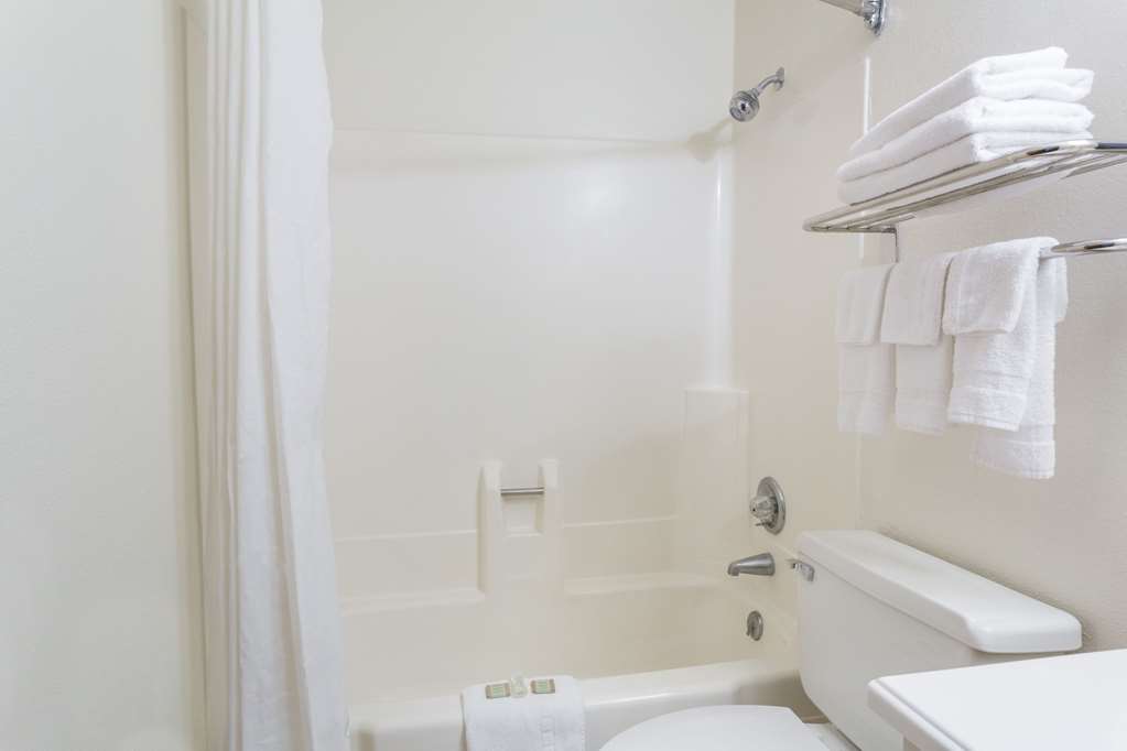 Super 8 by Wyndham Colorado Springs Chestnut Street - photo 4