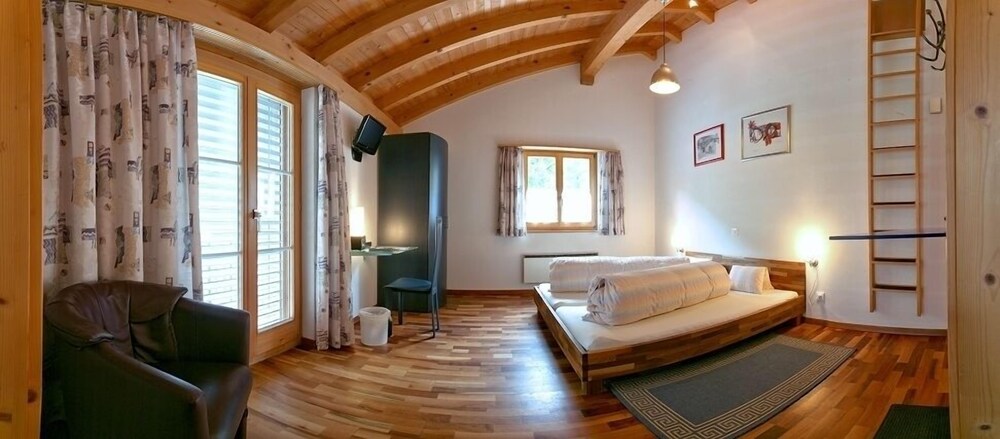Schnider Bed&Breakfast und Café — Vals Platz — photo 4