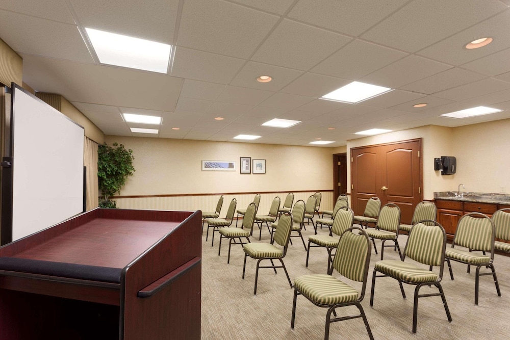 Country Inn & Suites by Radisson Norman near University - photo 16