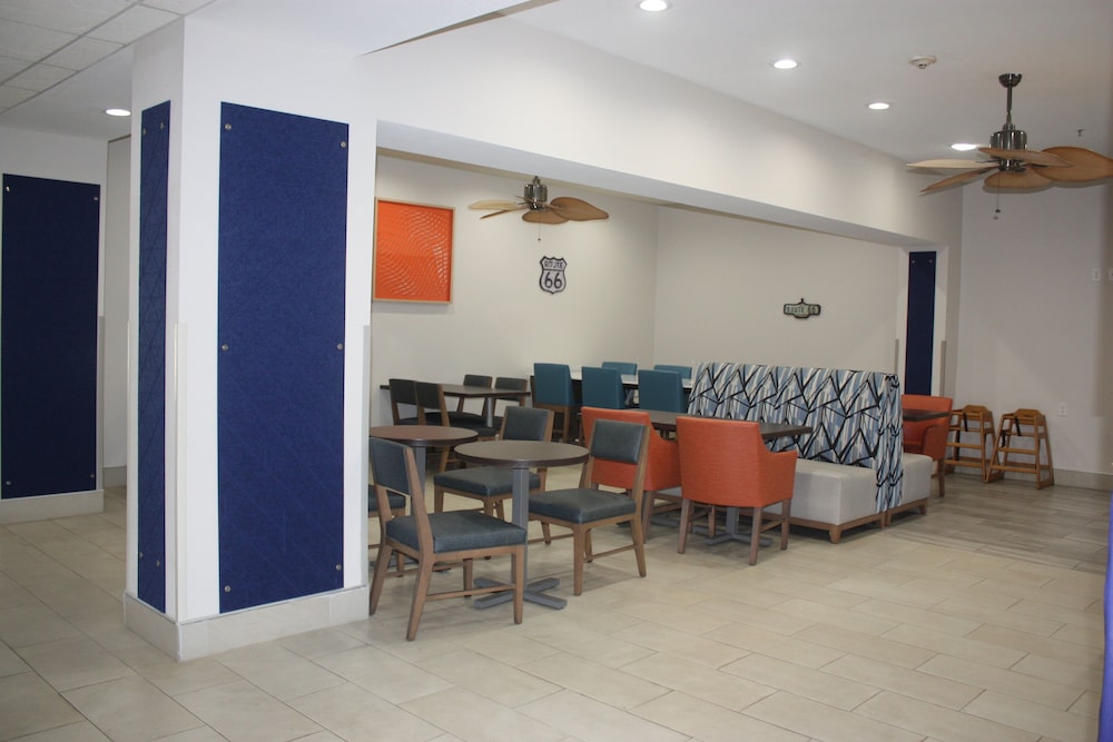 Holiday Inn Express Hotel & Suites Shamrock North by IHG - photo 101