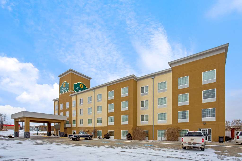 La Quinta Inn & Suites by Wyndham Dickinson - photo 2
