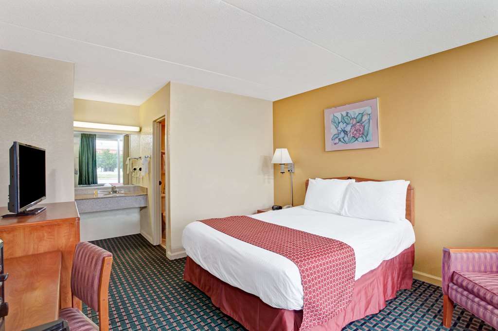 Days Inn by Wyndham Clarksville TN - photo 12