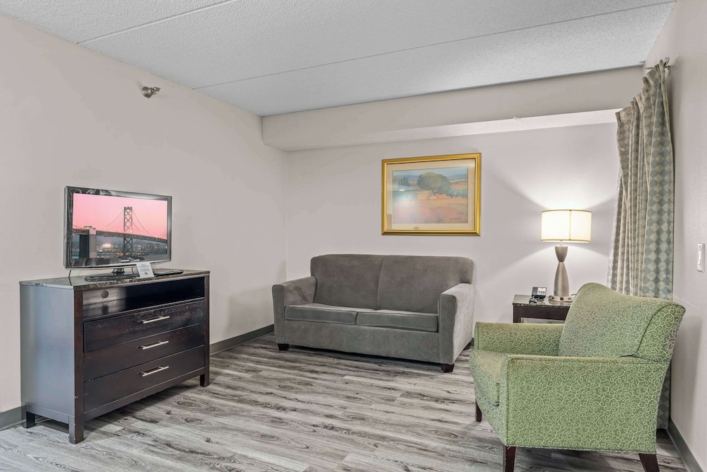 Quality Inn & Suites Mall of America MSP Airport - photo 33
