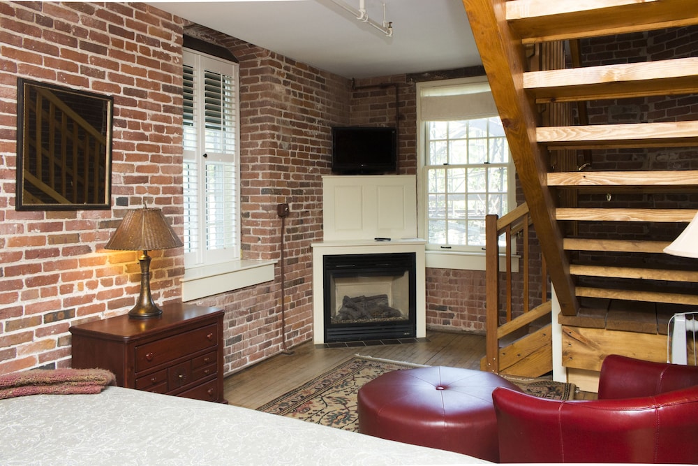 The Common Man Inn & Restaurant - photo 48