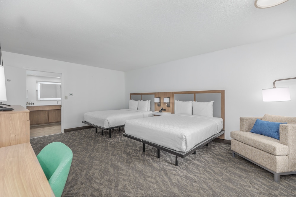 Crossroads Inn & Suites - photo 26