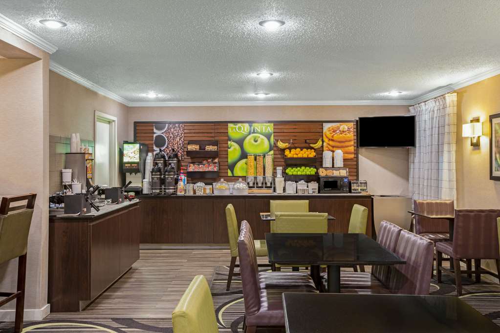 La Quinta Inn & Suites by Wyndham N Little Rock McCain Mall - photo 40