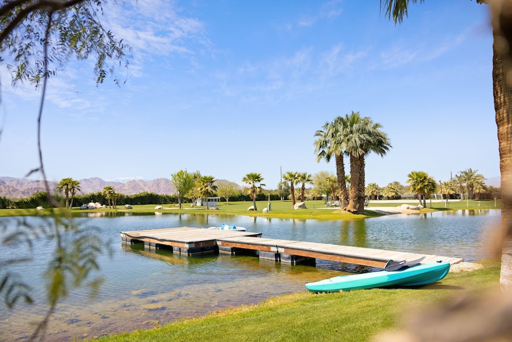 Buena Vista by Avantstay Massive Outdoor Oasis w Pool Spa & Firepit - photo 49