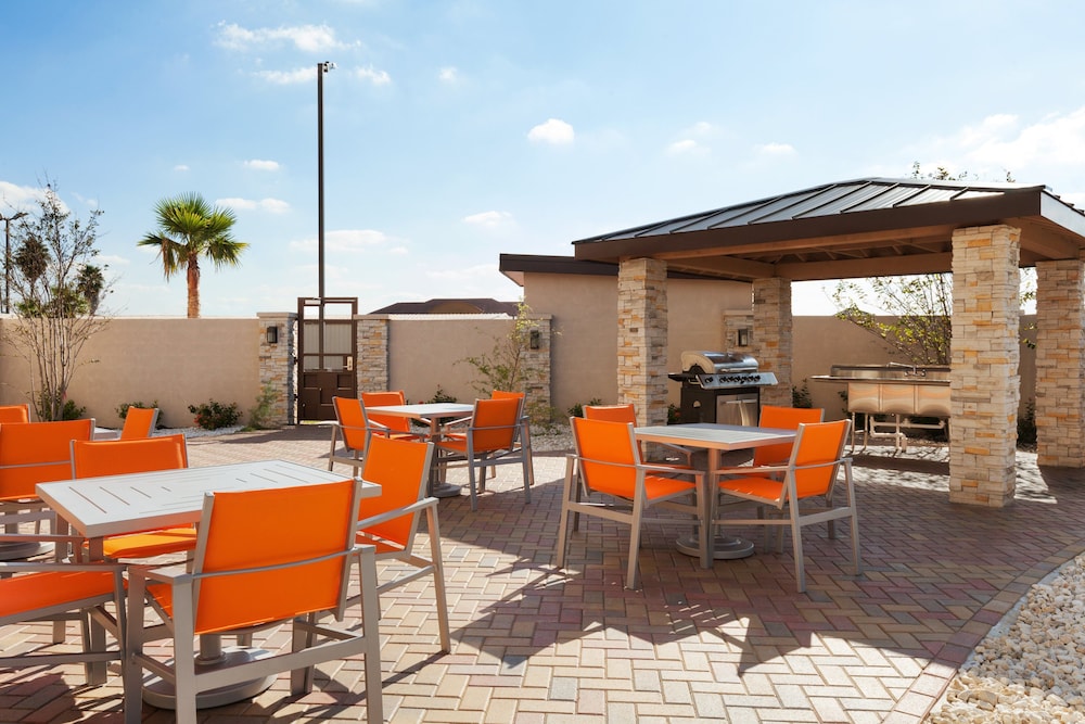 Holiday Inn Express & Suites Edinburg McAllen Area by IHG - photo 31